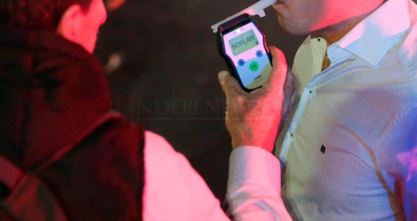 Docena de detenidos y vehículos asegurados durante alcoholímetro La Paz