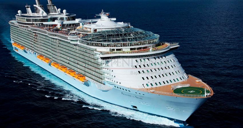Tras 10 años de ausencia arribó a CSL el crucero Navigator of the seas de Royal Caribbean