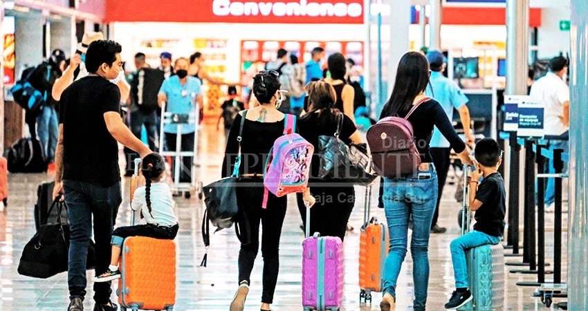 EE.UU. vuelve a modificar alerta de viaje a México y pide a los no vacunados no visitar el país