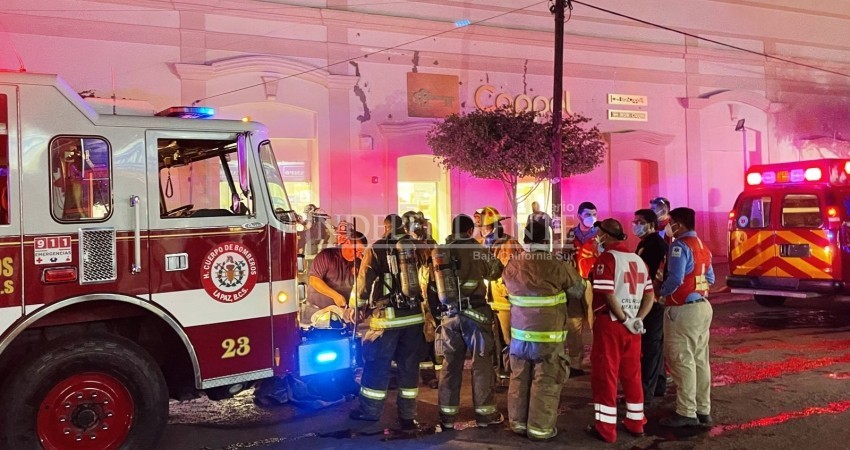 Piromaníaco intenta quemar tienda Coppel en La Paz