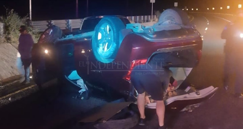 Ganado suelto sigue causando accidentes; vaca en carretera a Todos Santos provoca volcadura 