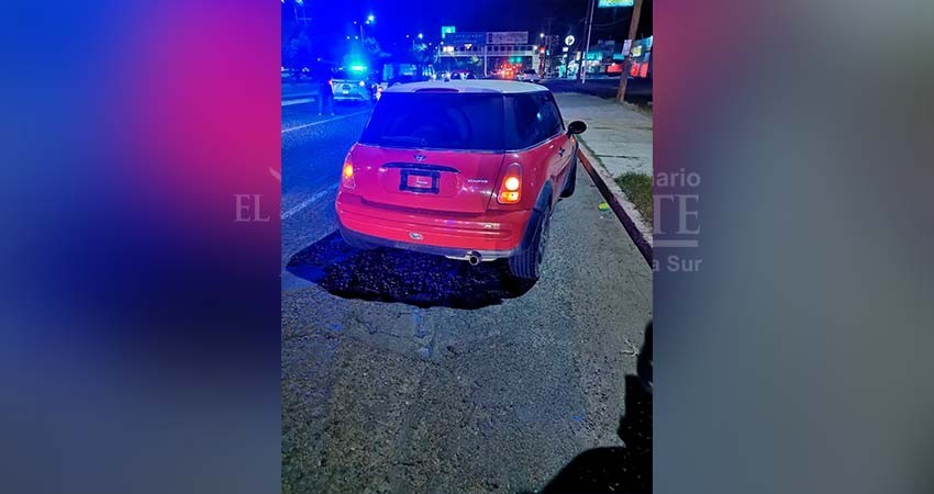 Tres lesionados en aparatoso choque y volcadura de vehículo 