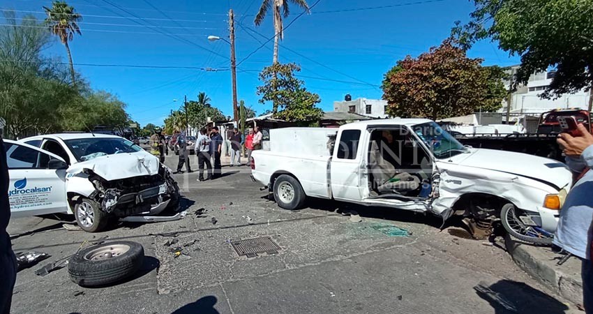 Se salvó de milagro; un ciclista por poco es víctima de un choque en la ciudad