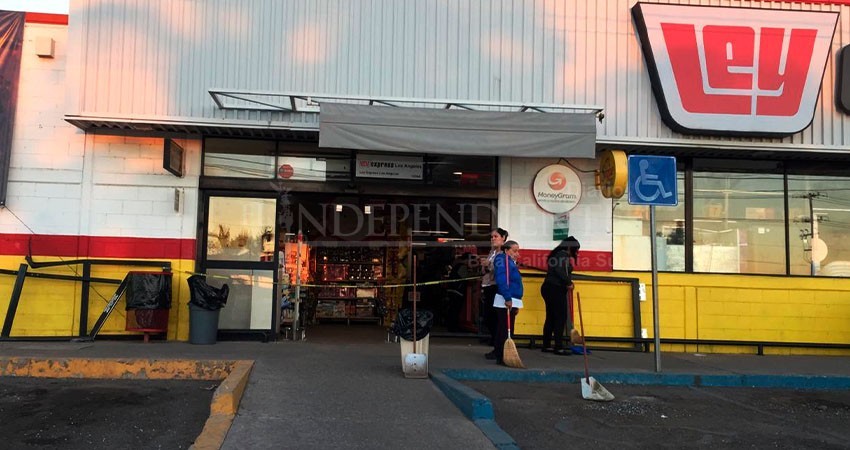 Sorprenden a una mujer robando en Tienda Ley