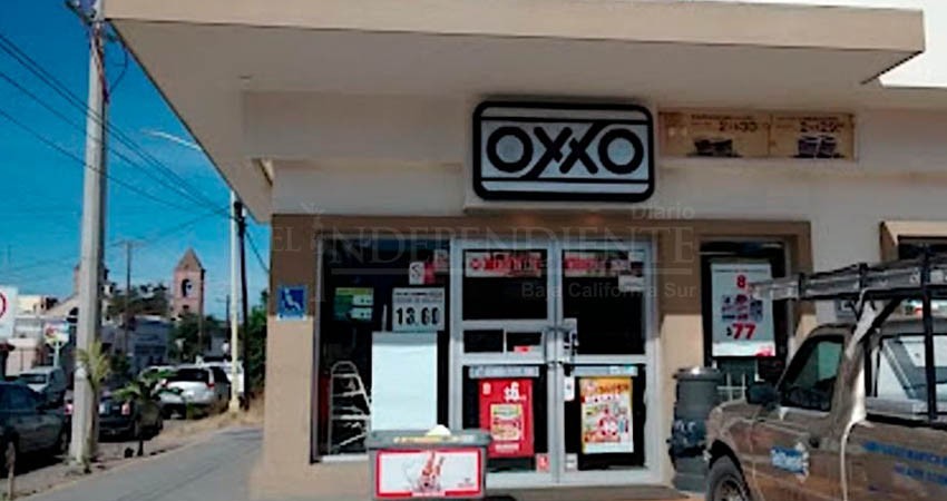 Enésimo asalto a Oxxo; cuchillo en mano sujeto se lleva 9mil pesos