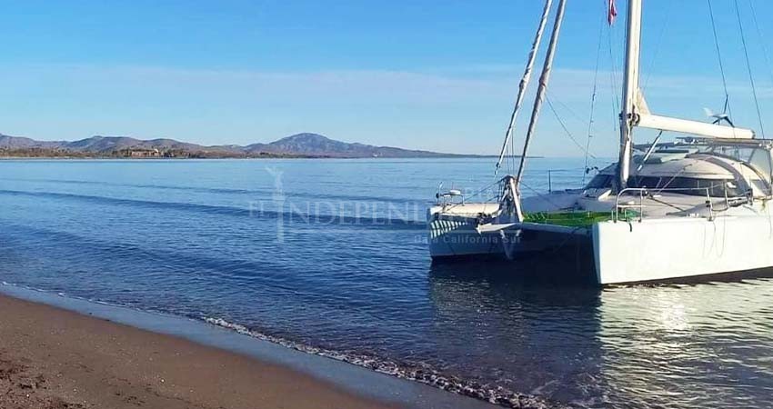 Apareció yate abandonado cerca de la bahía de Loreto; buscan a su tripulante