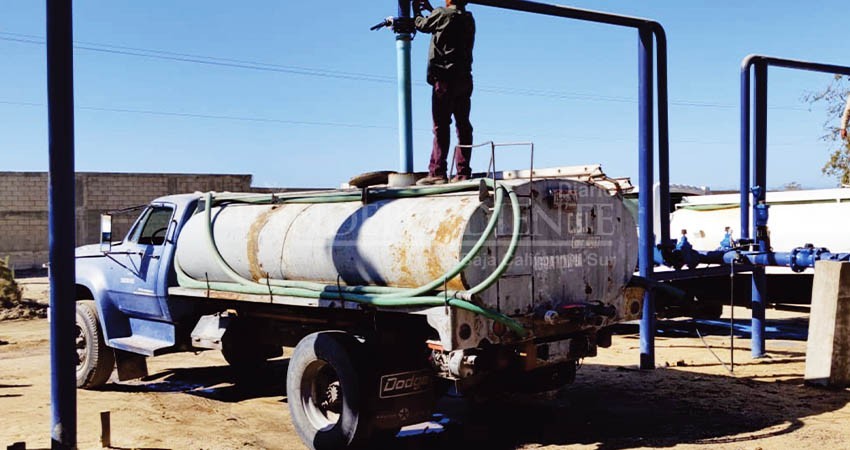 Piperos de La Paz regresan a repartir agua, pero solo el 25% de su capacidad
