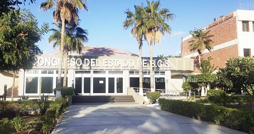 No descartan denuncias contra responsables por millonaria multa del SAT al Congreso