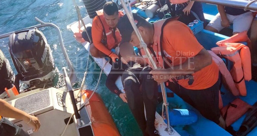 Rescatan a turista en CSL; se golpeó con una embarcación