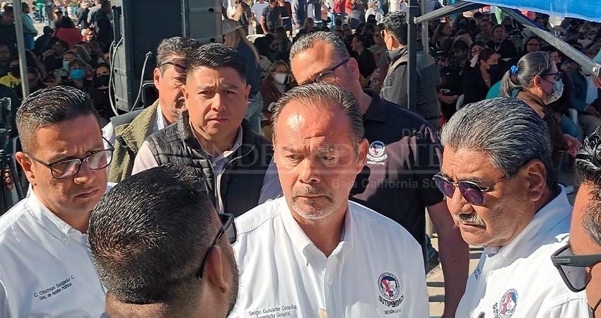 Tras confrontación, burócratas aceptan propuesta de pago del gobierno estatal