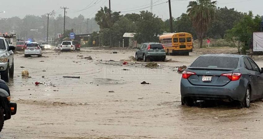 Por lluvias, suspenden actividades escolares y oficiales de Los Cabos
