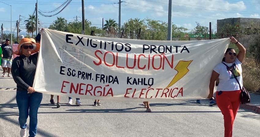 "¡Sin luz no hay clases, gobierno no te manches!"; exigen electricidad en la Frida Kahlo