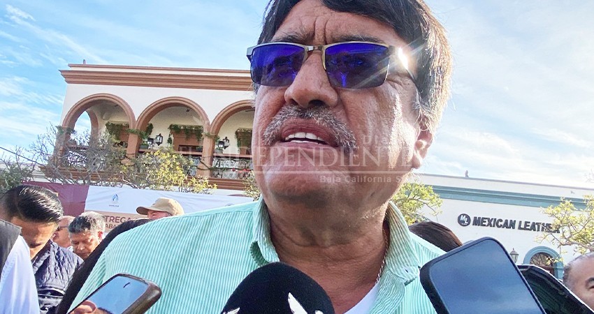 Niega Leggs Castro que no haya licencias de construcción en nuevo supermercado de CSL