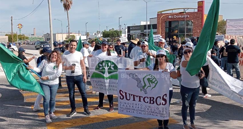 Por un mes sin pago, se amparan docentes de Telebachillerato Comunitario en B.C.S.