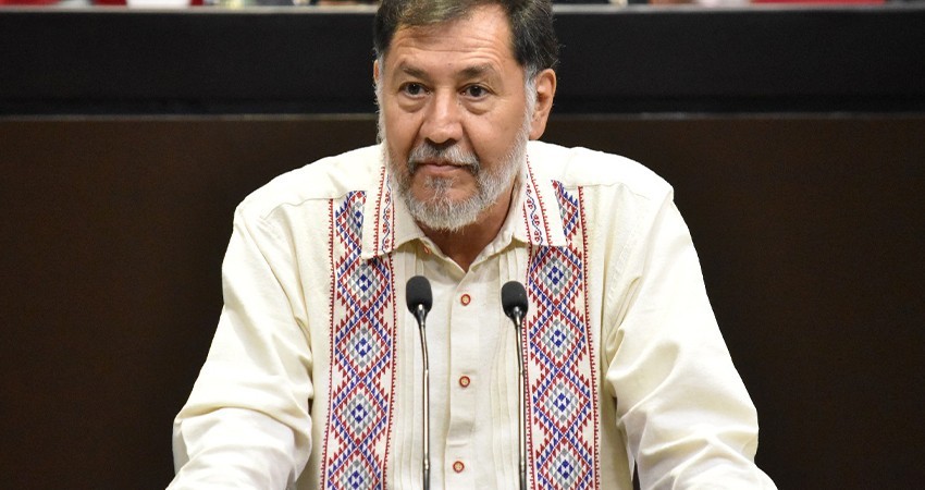 Madres buscadoras protestan contra Fernández Noroña; el senador denuncia racismo