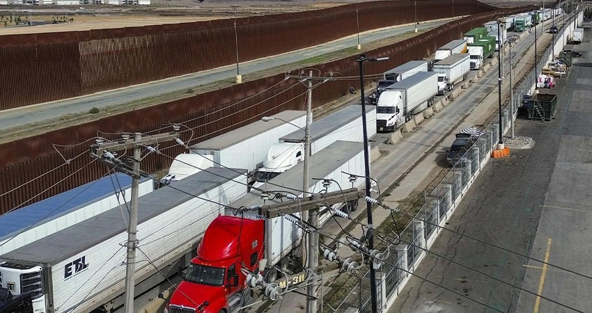 Exportaciones mexicanas caen un 25% en la frontera por incertidumbre ante aranceles de Trump