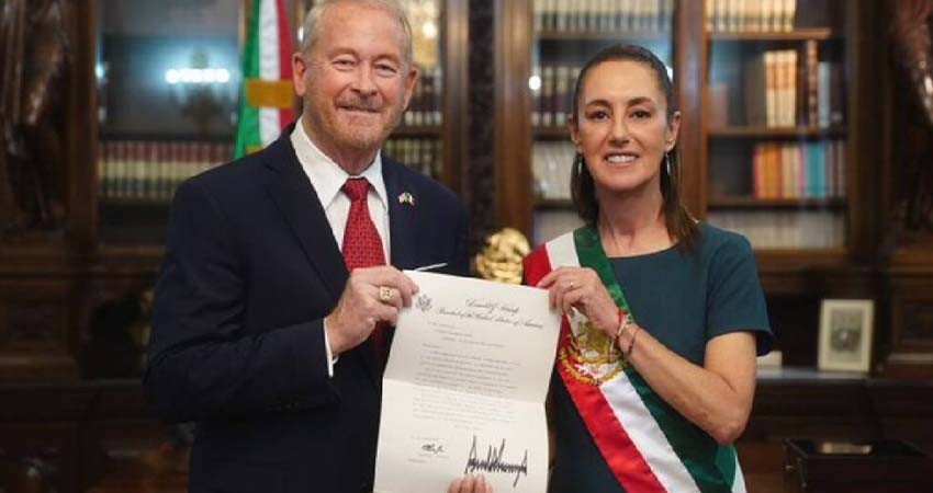 Claudia Sheinbaum recibe cartas credenciales de cinco embajadores, entre ellos el de EU
