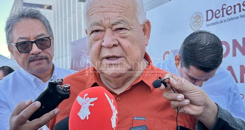 Celebra el gobernador Víctor Castro, regreso de maestros a las aulas