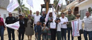 Gobernador Castro Cosío pone en marcha trabajos de pavimentación en la colonia Cangrejos de CSL