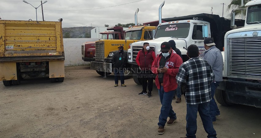 Hoy tampoco se recolectará la basura en La Paz: transportistas mantienen bloqueo 