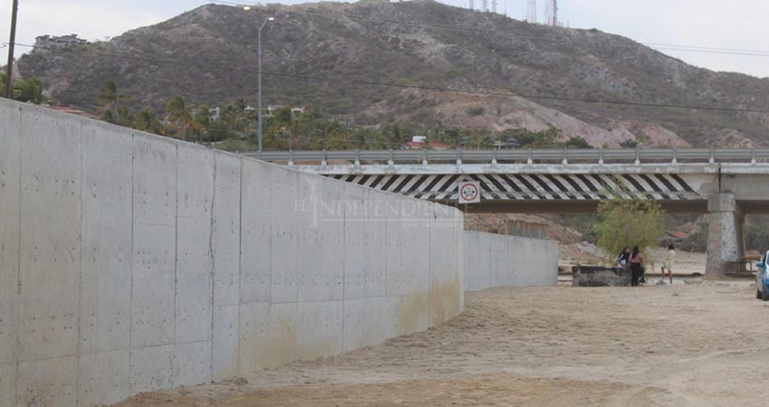 Autoridades deben demoler el muro de Costa Azul: Colegio de Ingenieros 