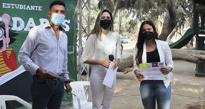 Festeja el IMJ a destacados estudiantes paceños en su día