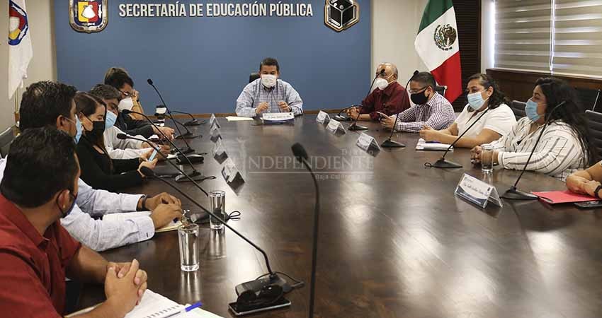 Tras días de protesta, establecen mesa de dialogo profesores de Telebachillerato y SEP 