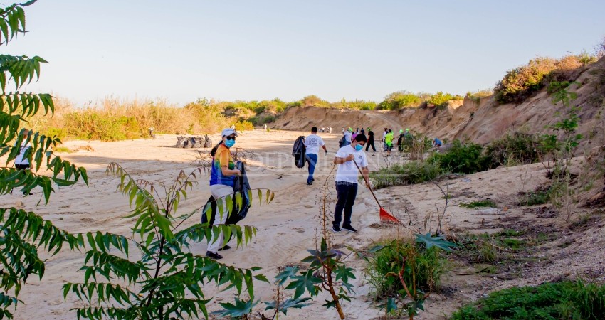 “Cosechan” 12 toneladas de basura doméstica del Arroyo El Salto Seco  