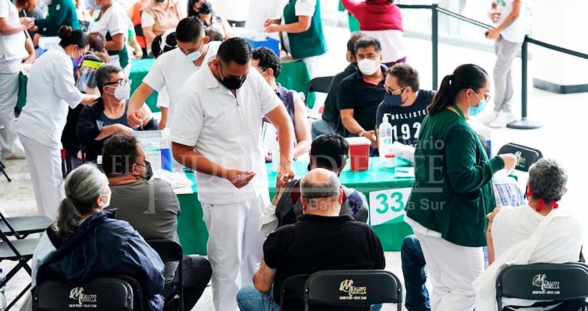 Va Bienestar BCS por segunda dosis para jóvenes de 18 años en adelante