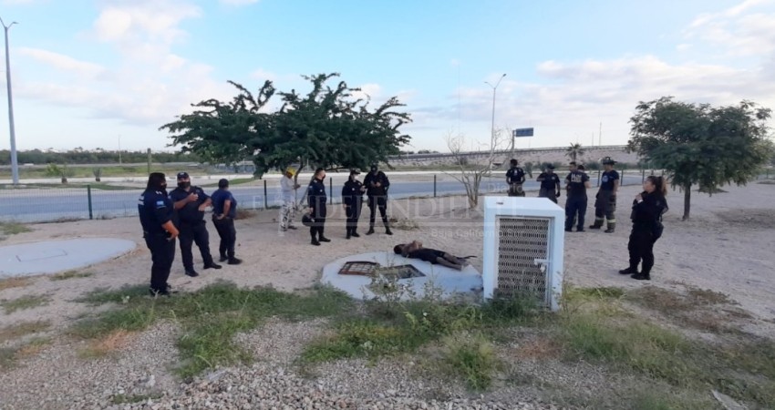 Cayó a una cisterna el domingo; lo sacaron el lunes     