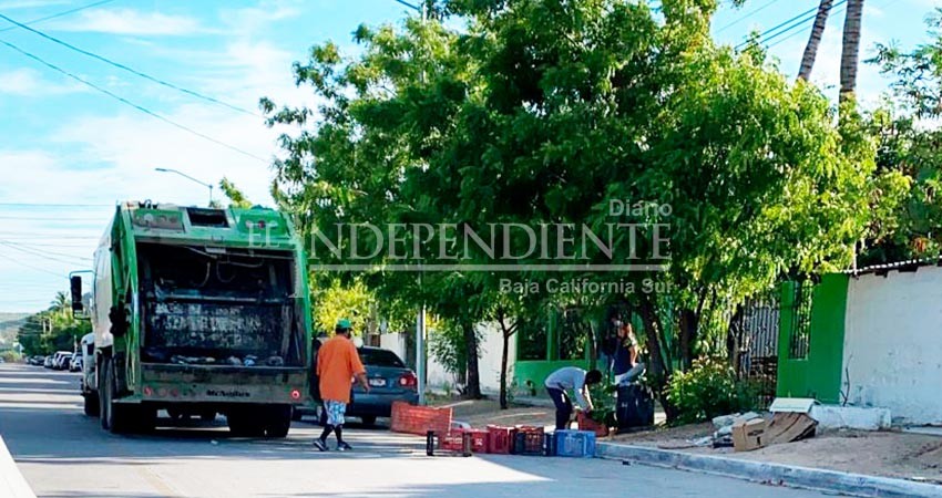 Trabajadores de confianza detienen recolección de basura por atraso en pago