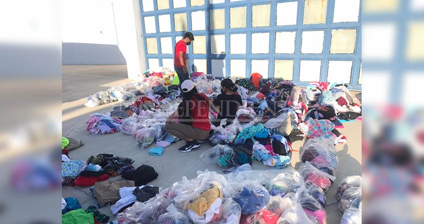 Por tercer año consecutivo turista arriba a Los Cabos ahora con 70 maletas llenas de ayuda 