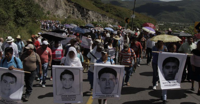 Familiares de los normalistas llevan búsqueda a la sierra Familiares de los normalistas llevan búsqueda a la sierra