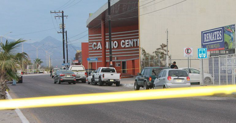 Liquidan a otro individuo frente a casino en La Paz; uno más resultó lesionado Liquidan a otro individuo frente a casino en La Paz; uno más resultó lesionado