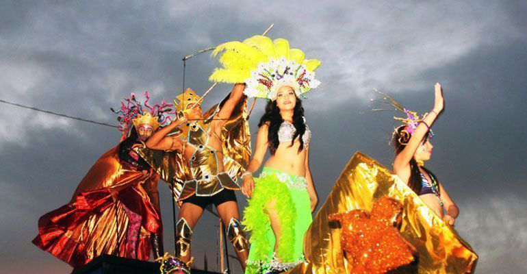 Quedó abierta la convocatoria al concurso de carros alegóricos y comparsas del Carnaval La Paz