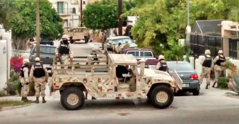 ¡Decenas de militares por las calles!; revientan tres domicilios en La Paz ¡Decenas de militares por las calles!; revientan tres domicilios en La Paz
