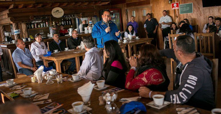 Ofrece Mendoza Davis aumentar el crecimiento económico estatal