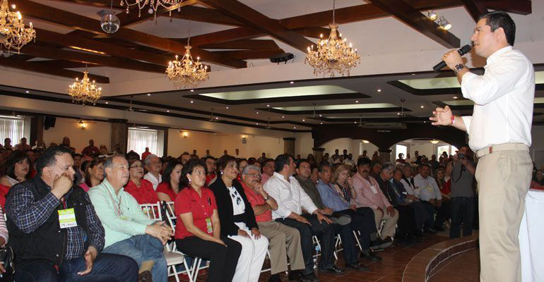 Recibe Axxel Sotelo constancia del PRI como candidato a la alcaldía de La Paz Recibe Axxel Sotelo constancia del PRI como candidato a la alcaldía de La Paz