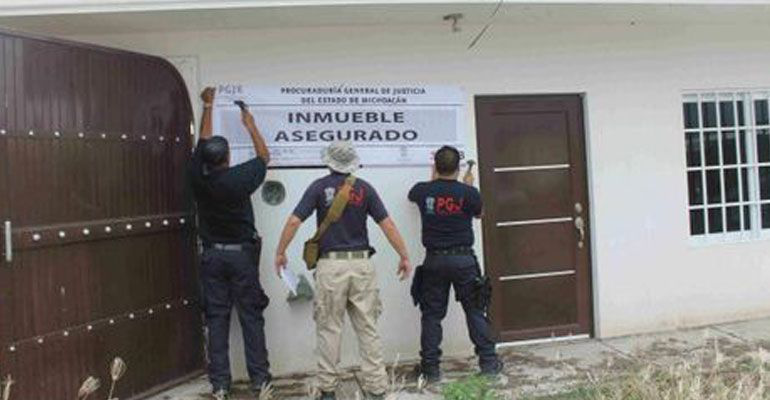 Aseguran 62 propiedades a grupo delictivo en Michoacán