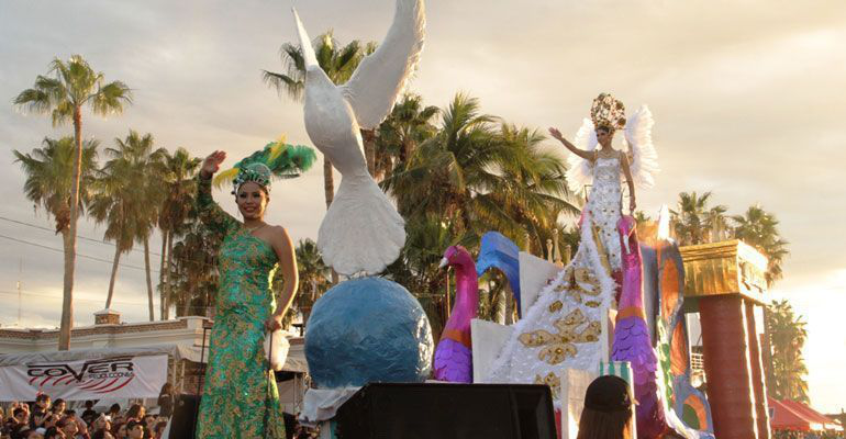 Hoy cierra Carnaval La Paz 2015 con tercer desfile de carros y comparsas