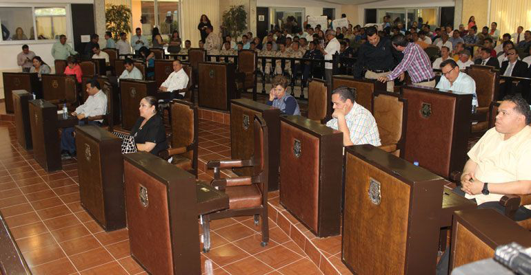 Diputados regresan como candidatos al Congreso del Estado, seguirán cobrando hasta que renuncien Diputados regresan como candidatos al Congreso del Estado, seguirán cobrando hasta que renuncien