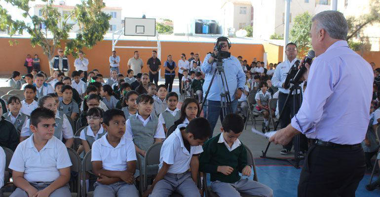 Asegura MCV que las escuelas públicas en BCS son de calidad Asegura MCV que las escuelas públicas en BCS son de calidad