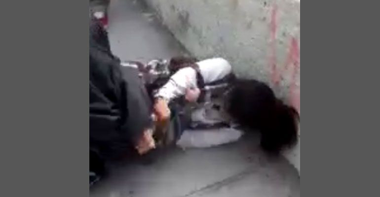 Salen a la luz pública vídeos donde adolescente de La Paz es agredida; los ataques la llevaron al hospital Salen a la luz pública vídeos donde adolescente de La Paz es agredida; los ataques la llevaron al hospital