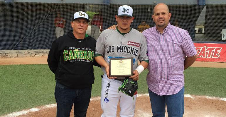 Rodolfo Amador, beisbolista Sudcaliforniano gana guante de oro en el beisbol profesional 