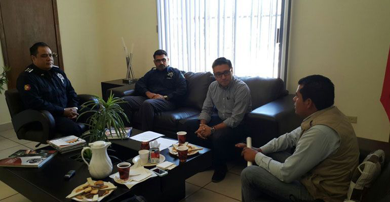 Titular de la SSPE recibe a reportero agredido por agente estatal Titular de la SSPE recibe a reportero agredido por agente estatal