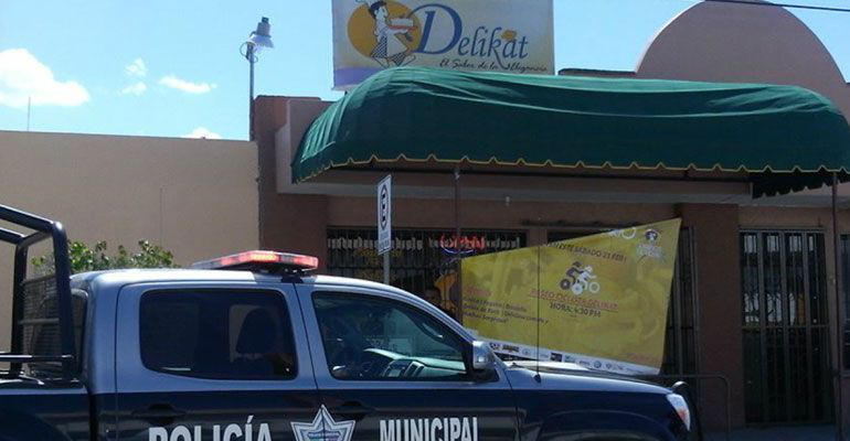 ¡La amagó y le quitó 800 pesos y su celular!; asaltan con violencia pastelería ¡La amagó y le quitó 800 pesos y su celular!; asaltan con violencia pastelería