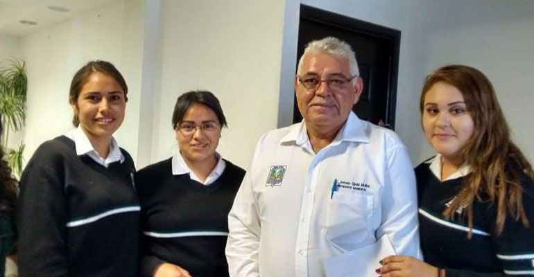Alcalde apoya a la educación Alcalde apoya a la educación