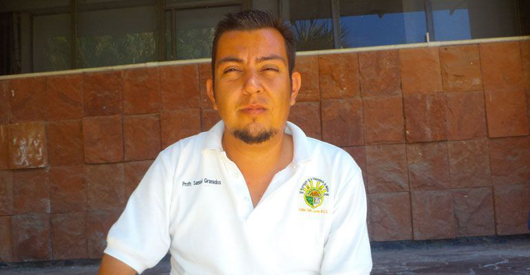 Maestros de Los Cabos realizan plantón de protesta frente a palacio de gobierno Maestros de Los Cabos realizan plantón de protesta frente a palacio de gobierno