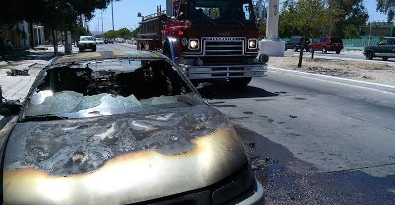 Miércoles de incendios de vehículos y accidentes automovilísticos Miércoles de incendios de vehículos y accidentes automovilísticos