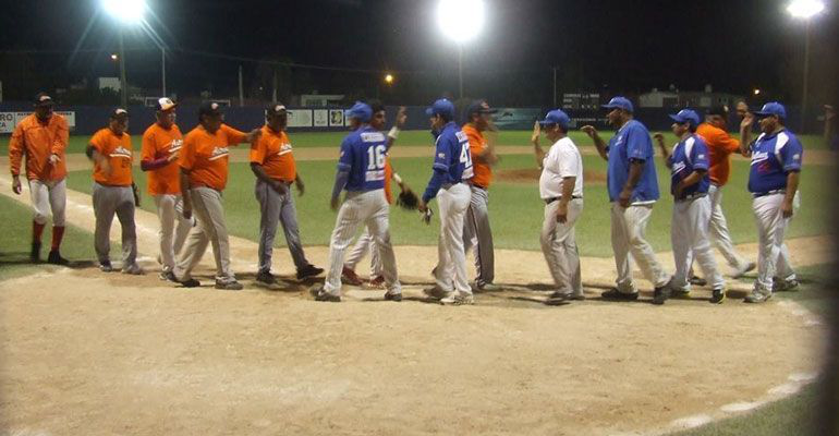 Delfines rompe el maleficio: gana 12-7 a Broncos